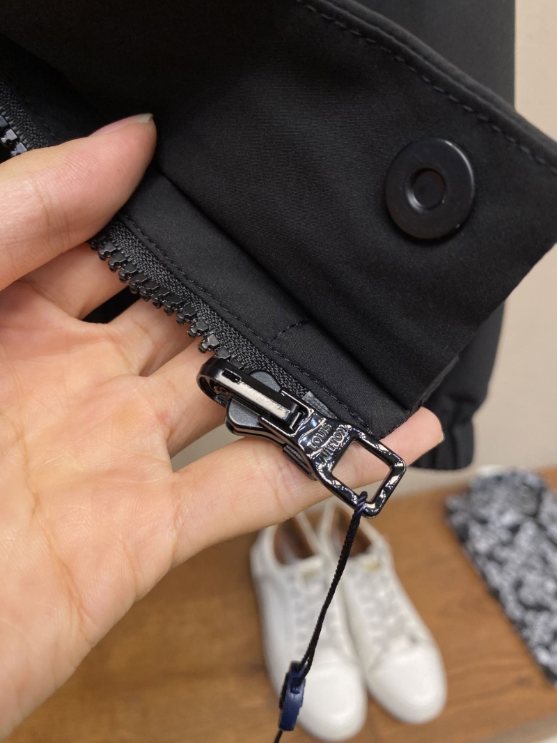 l0vis Vvtt0n outwear